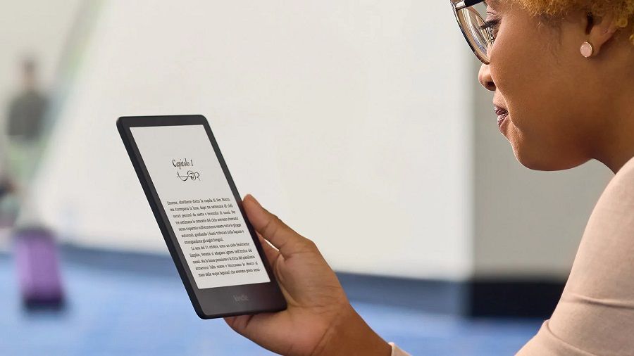 Kindle Paperwhite 2021 - modelo leyendo